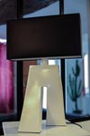 Lampe Ballade Lynn, pied en céramique blanche. Les artisans d'art. Lampe Ballade Lynn, pied en céramique blanche. Les artisans d'art.