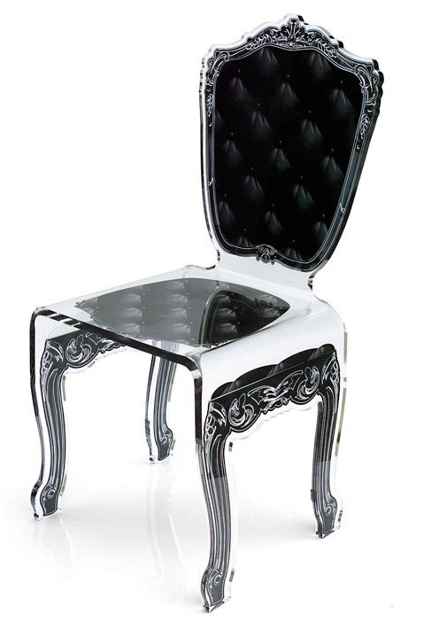 chaise baroque en plastique