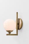 Applique en laiton et boule en verre Quimby vintage. Arteriors. Applique en laiton et boule en verre Quimby vintage. Arteriors.