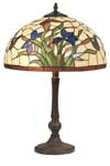 Iris bleu lampe style Tiffany à fleurs bleues moyen modèle. Artistar. Iris bleu lampe style Tiffany à fleurs bleues moyen modèle. Artistar.