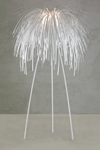 Lampadaire blanc trepied , abat-jour en polypropylène Tina. Arturo Alvarez. Lampadaire blanc trepied , abat-jour en polypropylène Tina. Arturo Alvarez.