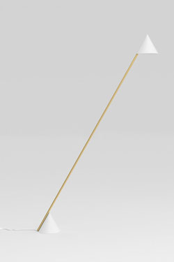 Hat light lampadaire géométrique blanc et or. Atelier Areti. 