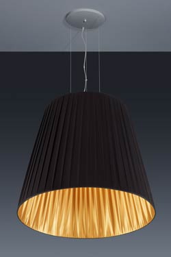 Très grande suspension conique en taffetas de tissu plissé noir et or. Baulmann Leuchten. 