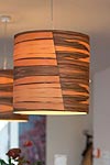 Funk grande suspension cylindrique en bois de noyer hauteur 40cm. Dreizehngrad 13°. Funk grande suspension cylindrique en bois de noyer hauteur 40cm. Dreizehngrad 13°.