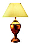 Lampe ronde en bois peint à la main et abat-jour tissu Augustus. Estro. Lampe ronde en bois peint à la main et abat-jour tissu Augustus. Estro.