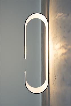 Vega applique blanche recourbÃ©e. f-sign.