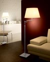 Lampadaire en nickel mat avec variateur de lumière tactile. Holtkötter. Lampadaire en nickel mat avec variateur de lumière tactile. Holtkötter.
