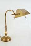 CM27 lampe de table laiton naturel vieilli. Latoaria. CM27 lampe de table laiton naturel vieilli. Latoaria.