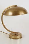 CM42 lampe de table en laiton vieilli forme sphère. Latoaria. CM42 lampe de table en laiton vieilli forme sphère. Latoaria.