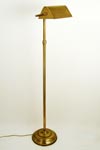 CP03 Lampadaire en laiton vieilli bras droit. Latoaria. CP03 Lampadaire en laiton vieilli bras droit. Latoaria.