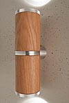 Athene applique double LED en bois et aluminium, de forme cylindrique. Less 'n' More. Athene applique double LED en bois et aluminium, de forme cylindrique. Less 'n' More.
