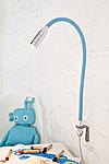 Zeus applique murale LED sur flexible bleu clair. Less 'n' More. Zeus applique murale LED sur flexible bleu clair. Less 'n' More.