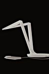 Lampe de bureau blanche à LED avec chargeur USB Flecha T. Leucos. Lampe de bureau blanche à LED avec chargeur USB Flecha T. Leucos.