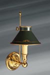 Applique de style Empire en bronze massif finition or vif et abat-jour conique laqué. Lucien Gau. Applique de style Empire en bronze massif finition or vif et abat-jour conique laqué. Lucien Gau.