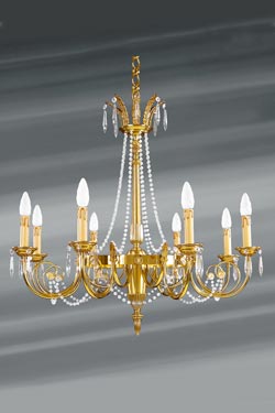 Lustre Louis XVI doré cristal de bohème en perles huit lumières. Lucien Gau. 