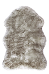 Peau de mouton fourrure grise . MA Salgueiro. Peau de mouton fourrure grise . MA Salgueiro.