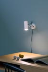 Applique murale blanche en aluminium Polo, tête orientable de haut en bas, éclairage LED. Marset. Applique murale blanche en aluminium Polo, tête orientable de haut en bas, éclairage LED. Marset.
