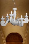 White contemporary chandelier in scrolls Botero 10 lights. Masiero. White contemporary chandelier in scrolls Botero 10 lights. Masiero.