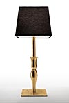 Lampe décorée à la feuille d'or et abat-jour carré noir Slim . Masiero. Lampe décorée à la feuille d'or et abat-jour carré noir Slim . Masiero.