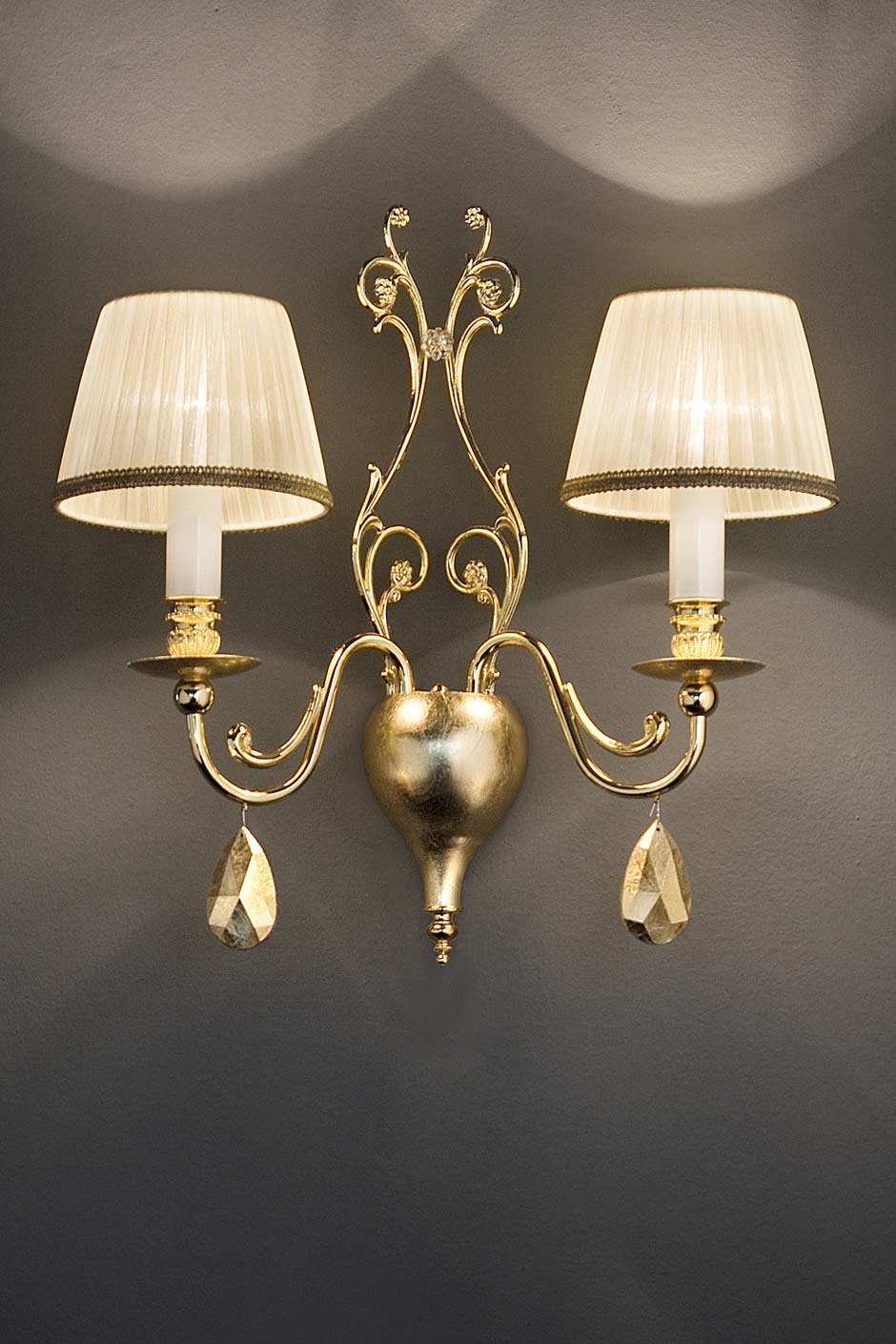 Gold-plated metal and crystal wall light with cream shades Masiero Murano and crystal ...
