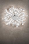 Plafonnier Virgo blanc en polyuréthane expansé et métal verni. Masiero. Plafonnier Virgo blanc en polyuréthane expansé et métal verni. Masiero.
