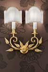 Gold-plated bronze wall light with scrolls and leaves. Masiero. Gold-plated bronze wall light with scrolls and leaves. Masiero.
