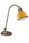Lampe de bureau en laiton vieilli et verre opale jaune. Moretti Luce. Lampe de bureau en laiton vieilli et verre opale jaune. Moretti Luce.