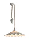 Suspension en porcelaine à contrepoids Christie. Original BTC. Suspension en porcelaine à contrepoids Christie. Original BTC.