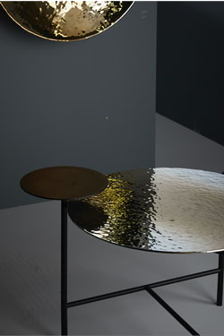 Table basse en verre martelé bronze Mirage. RADAR. 