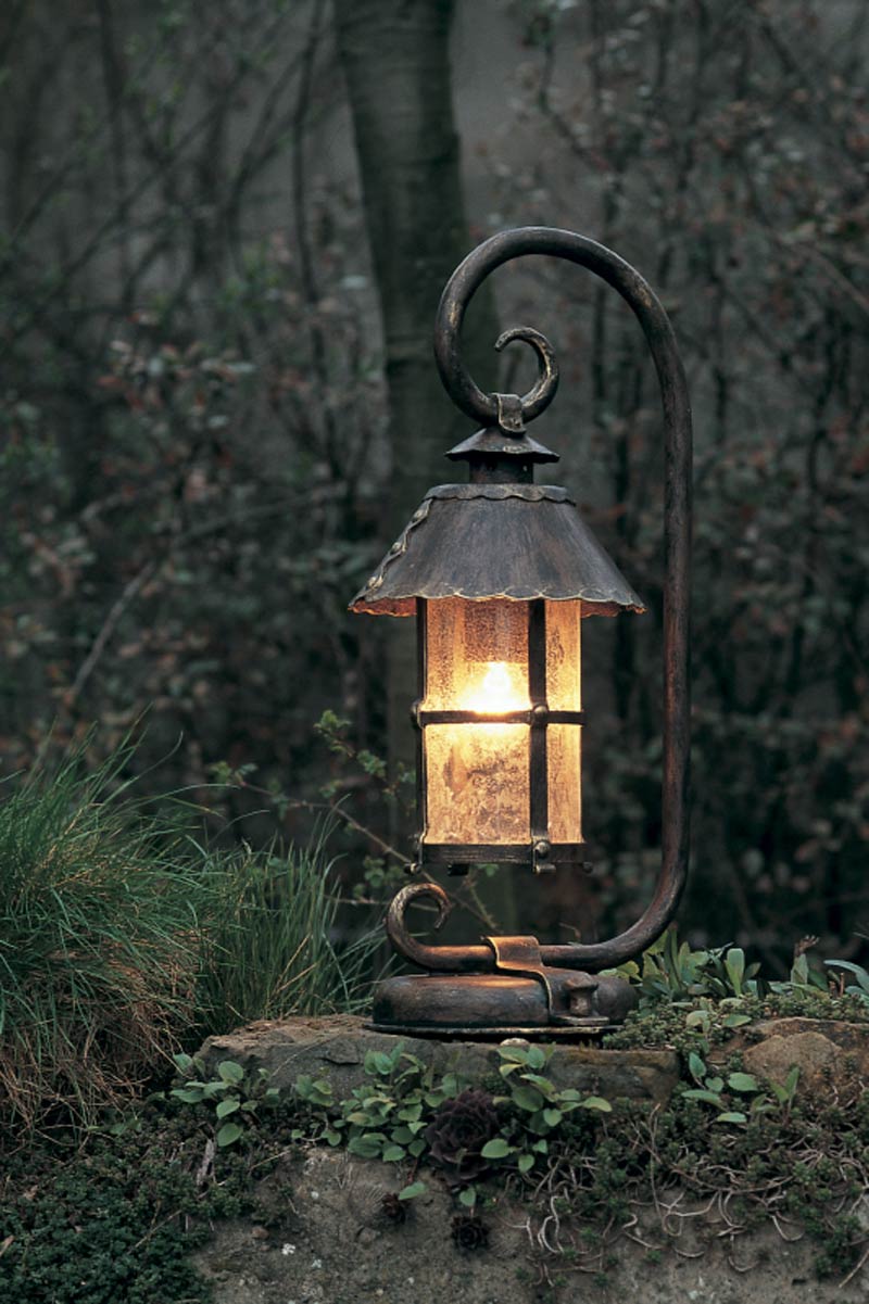 Lampe d'extérieur en lanterne suspendue toit en cône riveté Fabriqué