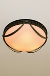 Plafonnier rond en verre opale et bordures en guirlandes. Robers. Plafonnier rond en verre opale et bordures en guirlandes. Robers.