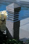 Lighthouse balise de jardin granit et inox section carrée 70cm. Royal Botania. Lighthouse balise de jardin granit et inox section carrée 70cm. Royal Botania.