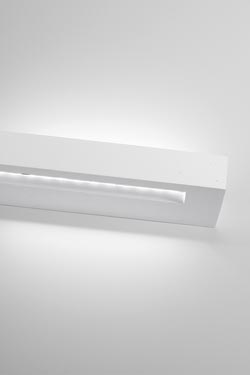 Sugar LED 30 wall lamp in rectangular natural plaster white 30cm. Sedap. 