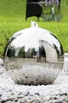 Fontaine de jardin sphère inox 50cm. Seliger. Fontaine de jardin sphère inox 50cm. Seliger.