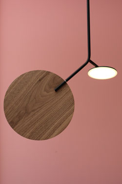 Balloon pendant lamp in hazel wood and black steel 68cm. TUNTO. 