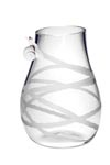 Snail vase classique en verre soufflé, petit escargot en porcelaine. Vanessa Mitrani. Snail vase classique en verre soufflé, petit escargot en porcelaine. Vanessa Mitrani.