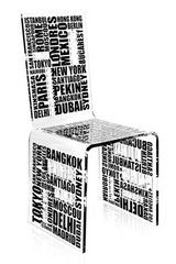 Chaise City motif écritures noires. Acrila. Chaise City motif écritures noires. Acrila.