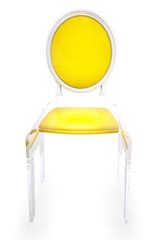 Chaise jaune en plexiglass Sixteen . Acrila. Chaise jaune en plexiglass Sixteen . Acrila.
