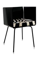Fauteuil en plexiglass pieds métal noir Cali noir . Acrila. Fauteuil en plexiglass pieds métal noir Cali noir . Acrila.