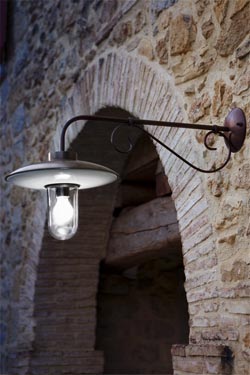 Round outdoor wall lamp with straight arm in brass. Aldo Bernardi. 