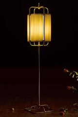 Square floor lamp in beige silk and dark patinated brass. Aldo Bernardi. 