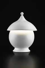 Lampe de table en céramique et sphère blanc mat. Aldo Bernardi. Lampe de table en céramique et sphère blanc mat. Aldo Bernardi.