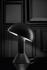 Lampe de table en céramique noir mat. Aldo Bernardi. Lampe de table en céramique noir mat. Aldo Bernardi.