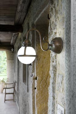 Frosted globe wall lamp in aged patinated brass. Aldo Bernardi. 