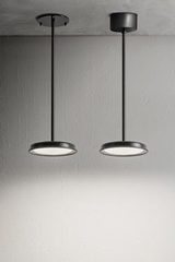 Petite suspension minimaliste métal noir Mymoon 19cm. Aldo Bernardi. Petite suspension minimaliste métal noir Mymoon 19cm. Aldo Bernardi.