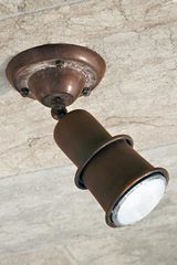 Spot cylindrique orientable laiton vieilli. Aldo Bernardi. Spot cylindrique orientable laiton vieilli. Aldo Bernardi.