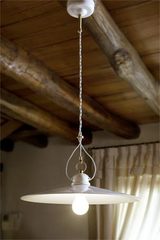 Suspension en porcelaine blanche unie. Aldo Bernardi. Suspension en porcelaine blanche unie. Aldo Bernardi.