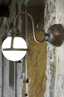 Frosted globe wall lamp in aged patinated brass. Aldo Bernardi. 