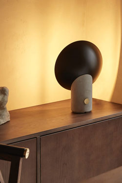 Bauhaus table lamp in concrete Lola. Aromas. 