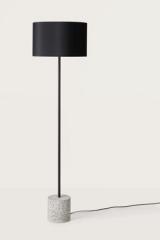 Ito lampadaire droit avec socle en terrazzo. Aromas. Ito lampadaire droit avec socle en terrazzo. Aromas.